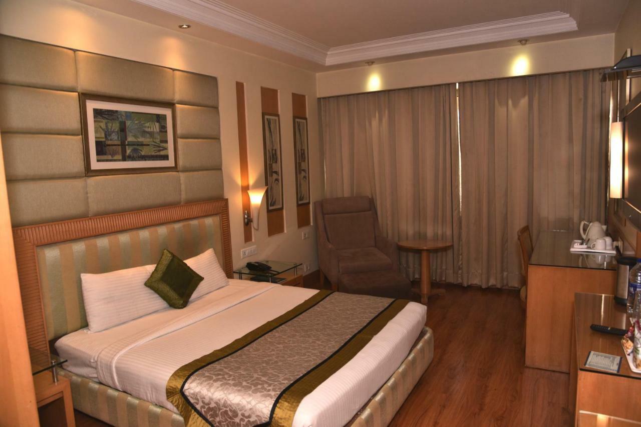 Hotel Western Court Chandīgarh Dış mekan fotoğraf